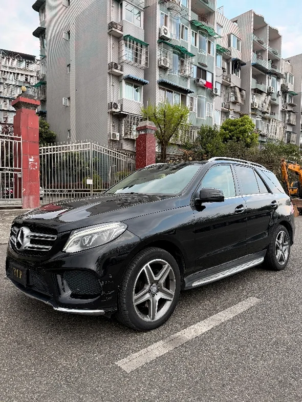 奔驰GLE 正面外观三