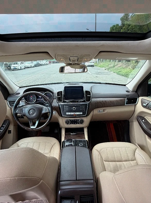 奔驰GLE 内饰前排