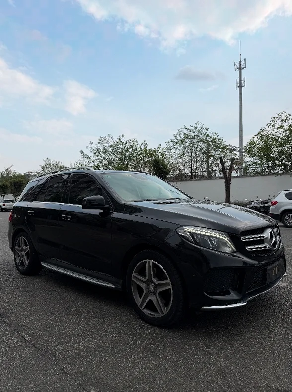 奔驰GLE 正面外观二