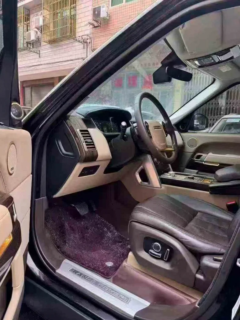 路虎揽胜行政 后面外观一