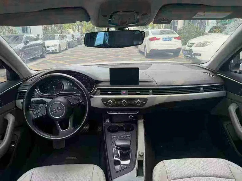 奥迪A4L 后面外观一