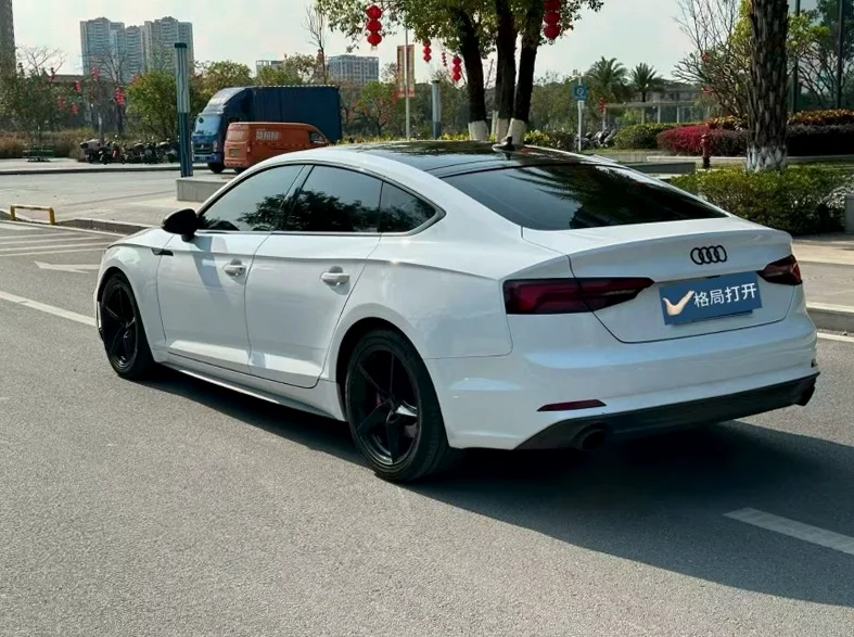 奥迪A5 内饰前排