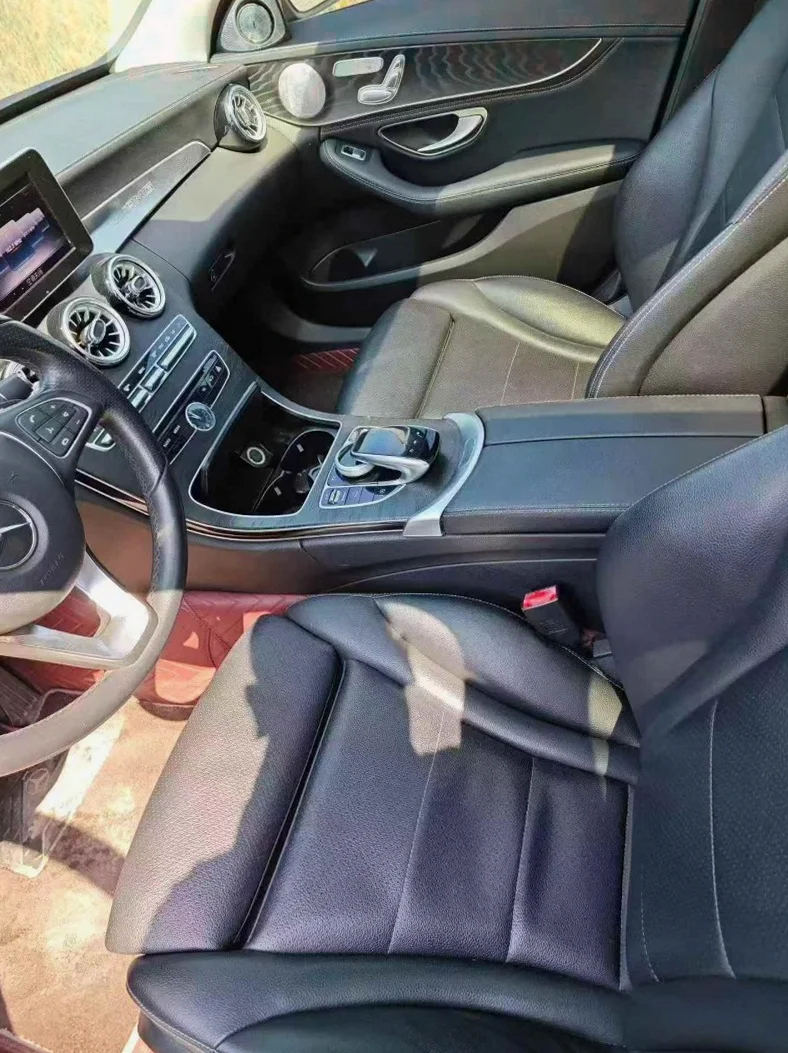 奔驰C 后面外观一