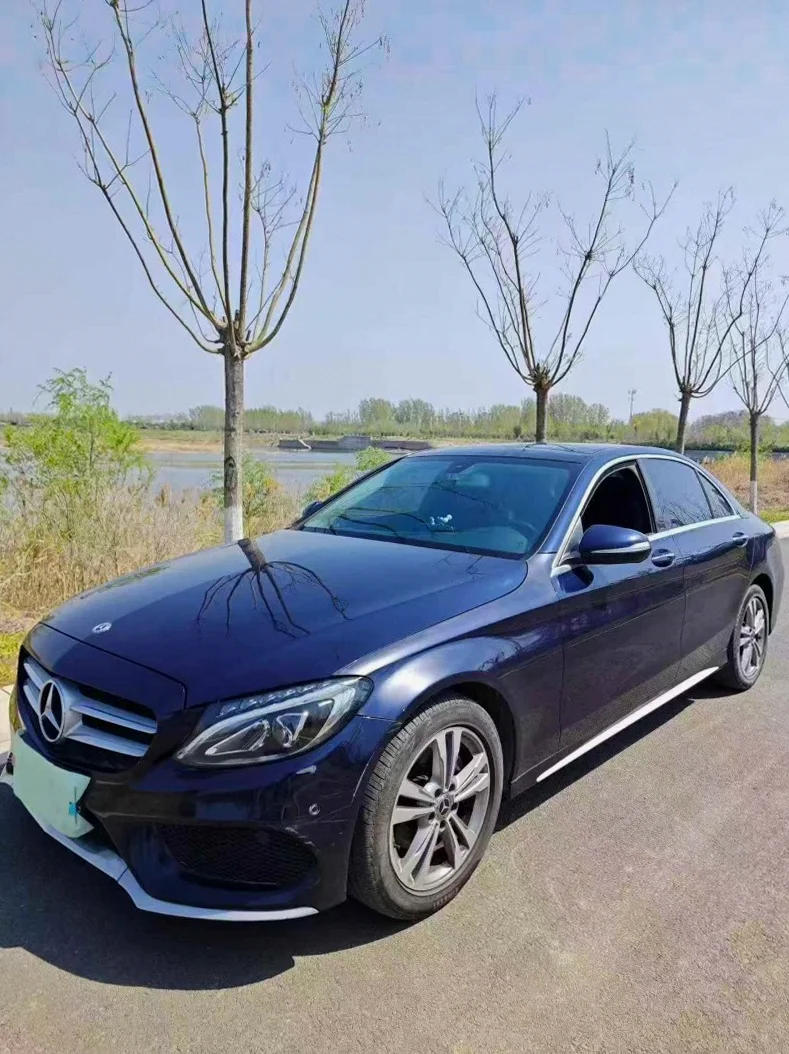 奔驰C 正面外观二