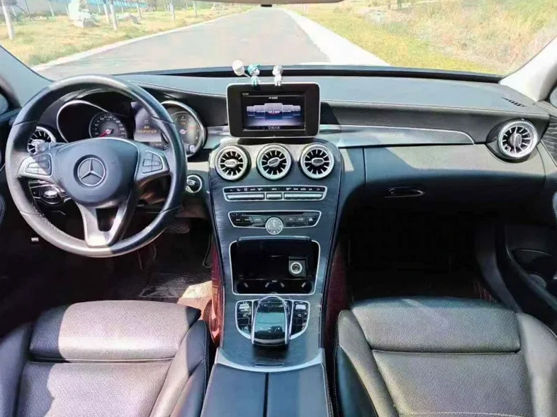 奔驰C 后面外观二