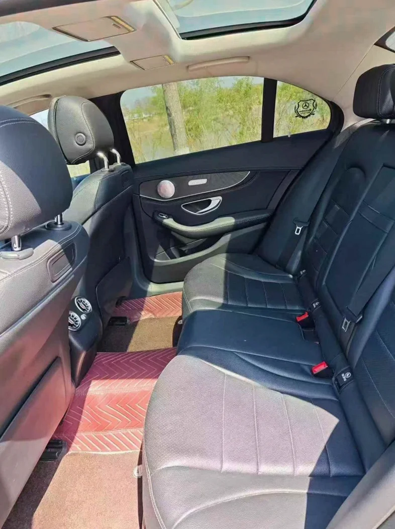 奔驰C 内饰前排