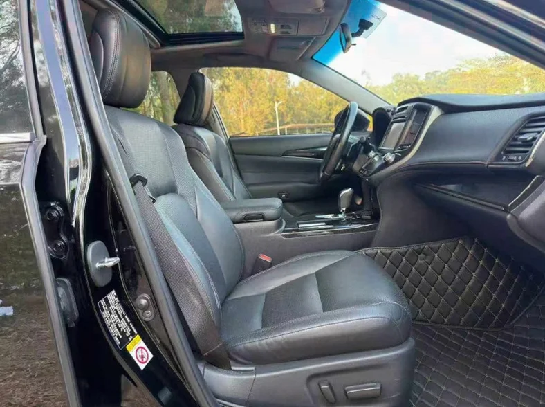 丰田皇冠 驾驶室