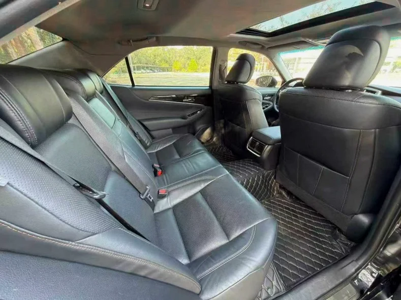 丰田皇冠 后面外观二