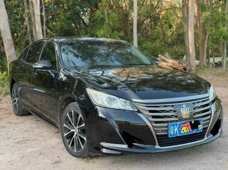 丰田皇冠 正面外观三