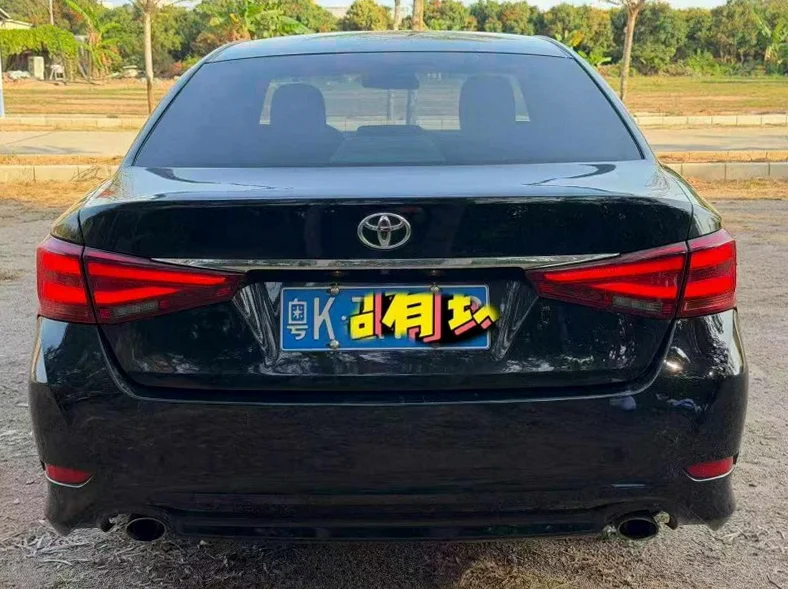 丰田皇冠 内饰后排