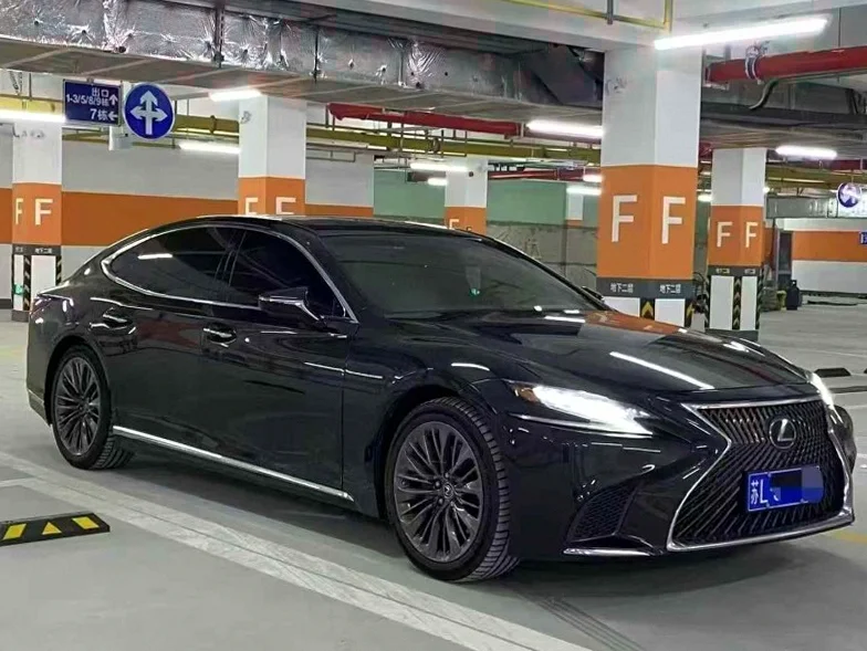 雷克萨斯LS 正面外观二