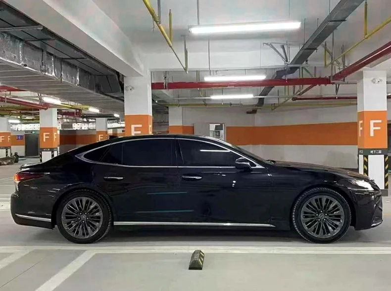 雷克萨斯LS 正面外观三