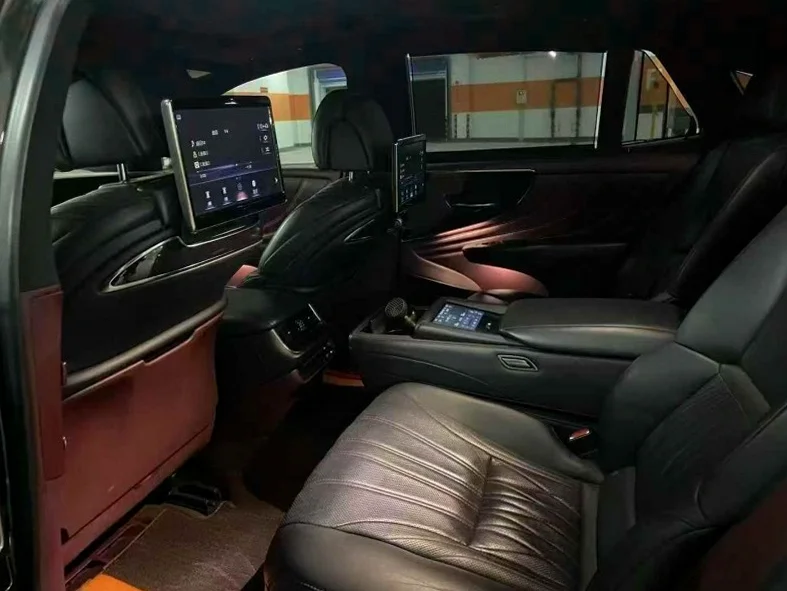 雷克萨斯LS 后面外观一