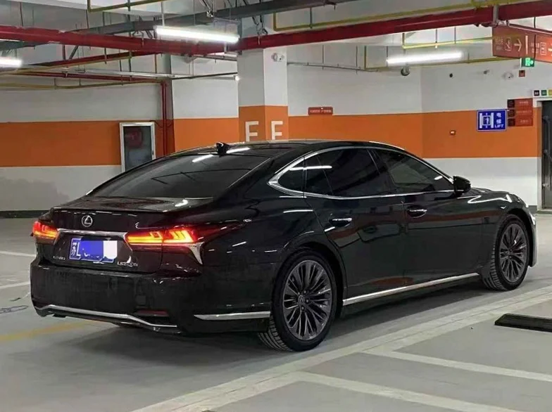 雷克萨斯LS 内饰前排