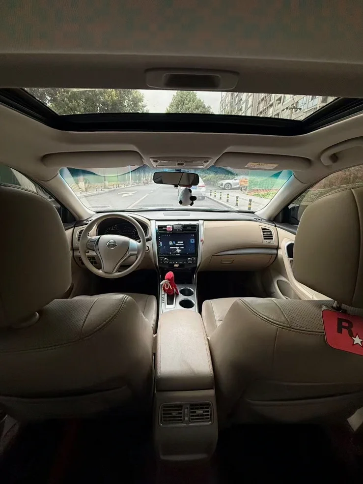 日产天籁 驾驶室