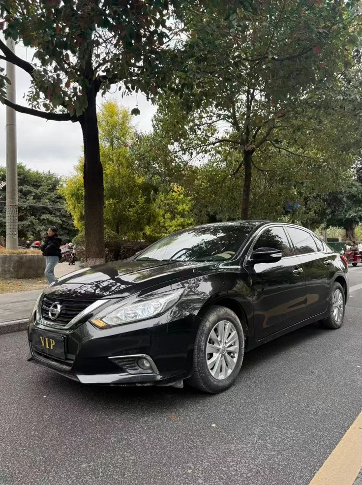 日产天籁 正面外观三