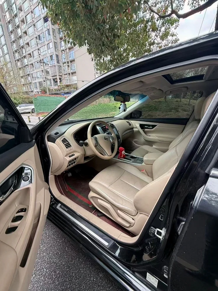 日产天籁 内饰前排