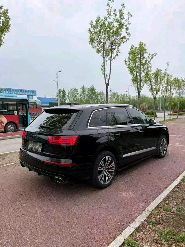 奥迪Q7 后面外观一