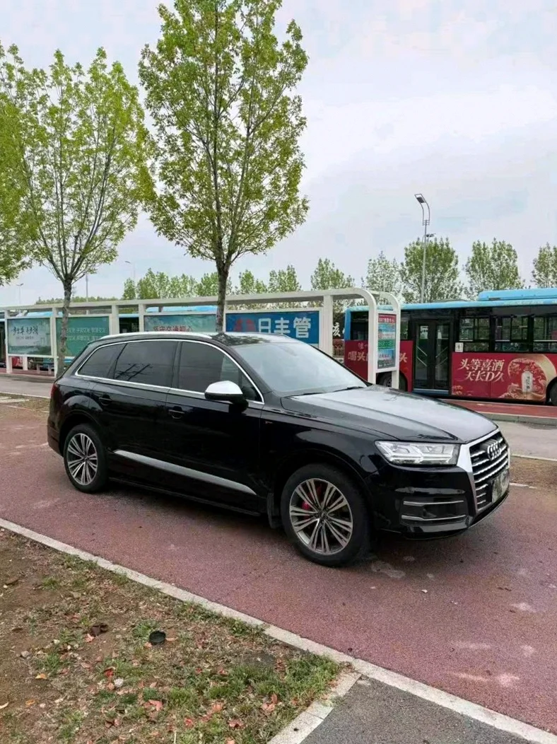 奥迪Q7 正面外观三