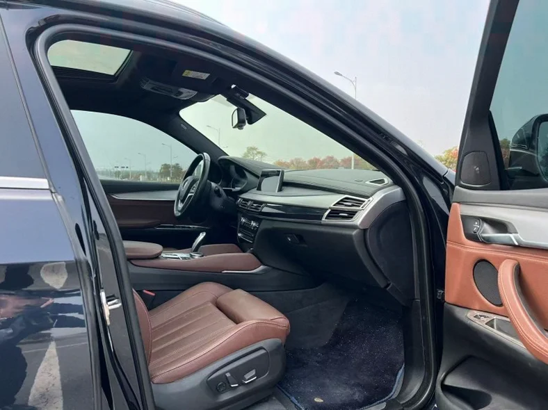 宝马X6 后面外观二