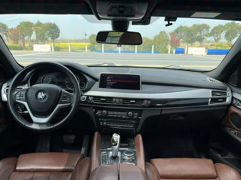 宝马X6 后面外观一