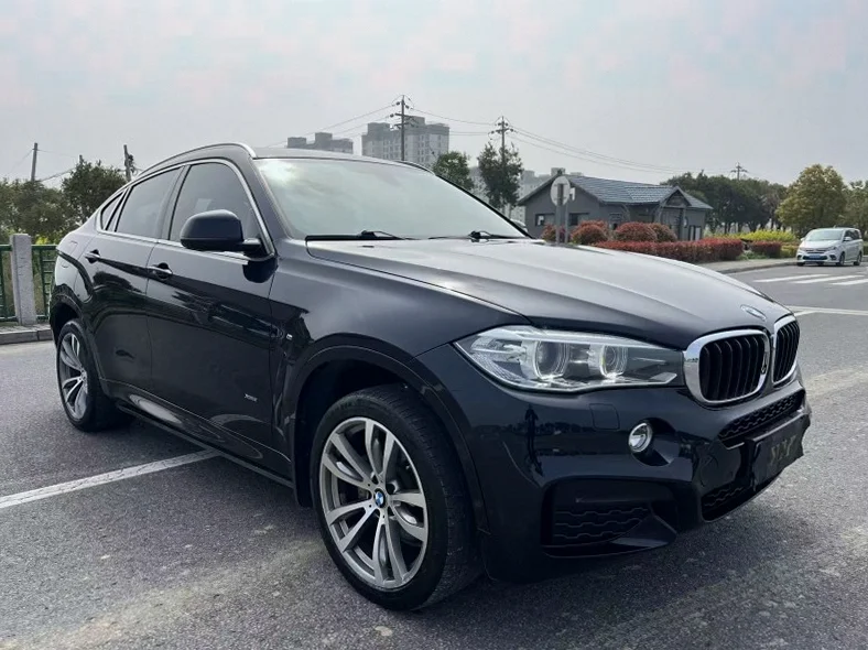 宝马X6 后面外观三