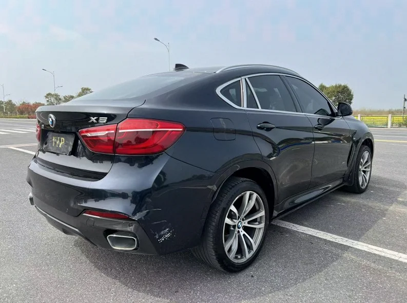 宝马X6 内饰后排