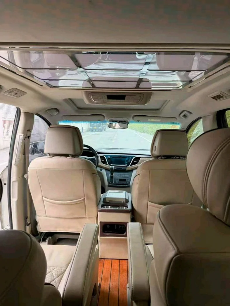 别克GL8 后面外观二