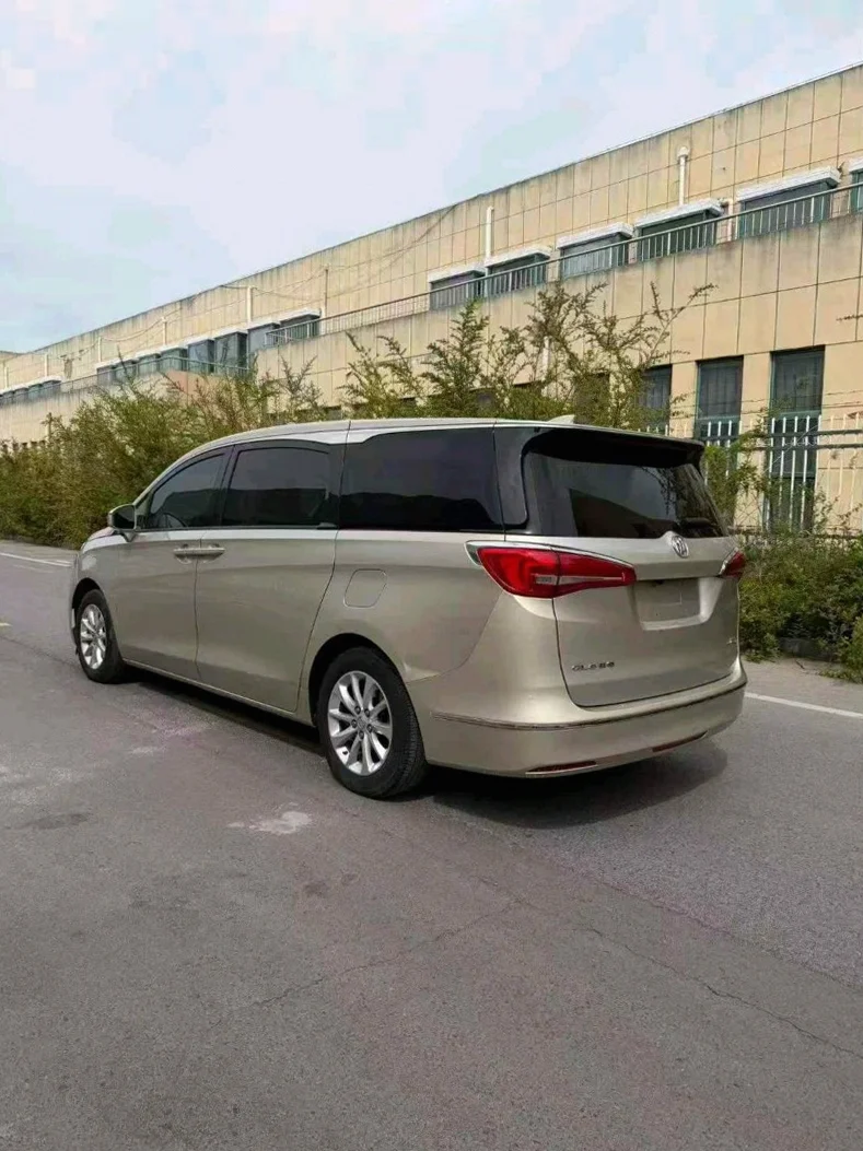 别克GL8 内饰后排