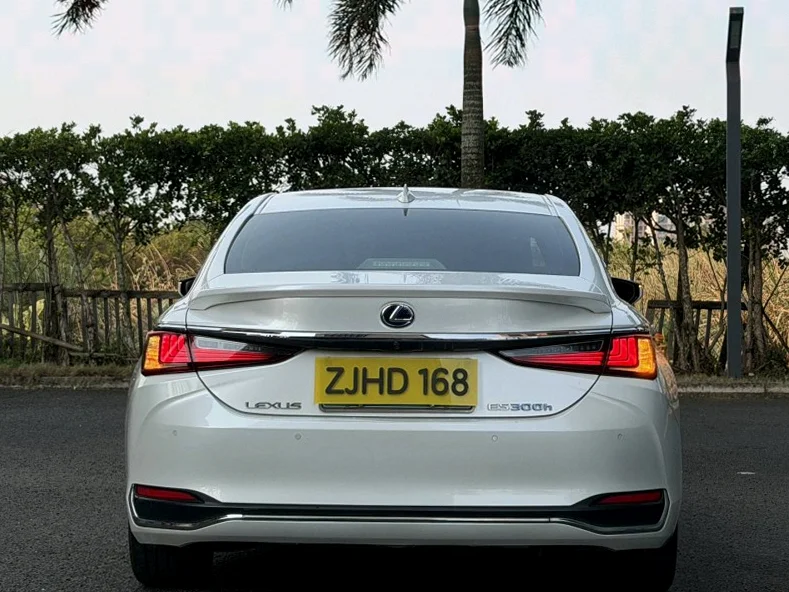 雷克萨斯ES 正面外观三