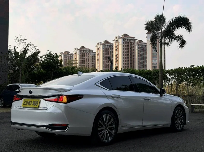 雷克萨斯ES 后面外观一