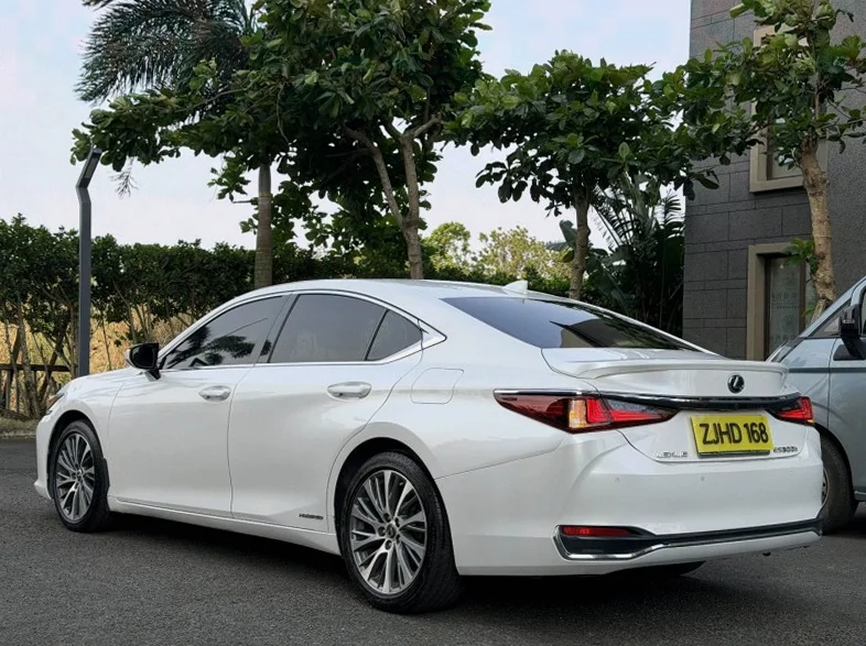 雷克萨斯ES 正面外观二