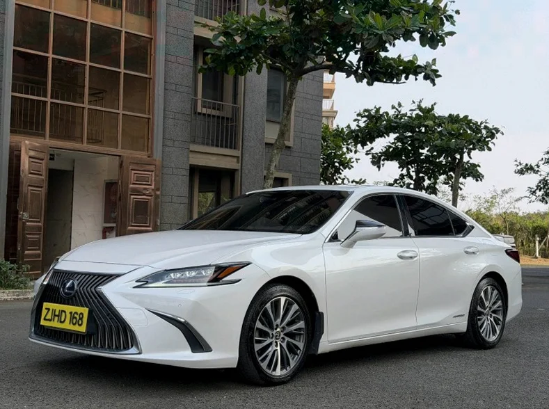 雷克萨斯ES 后面外观三