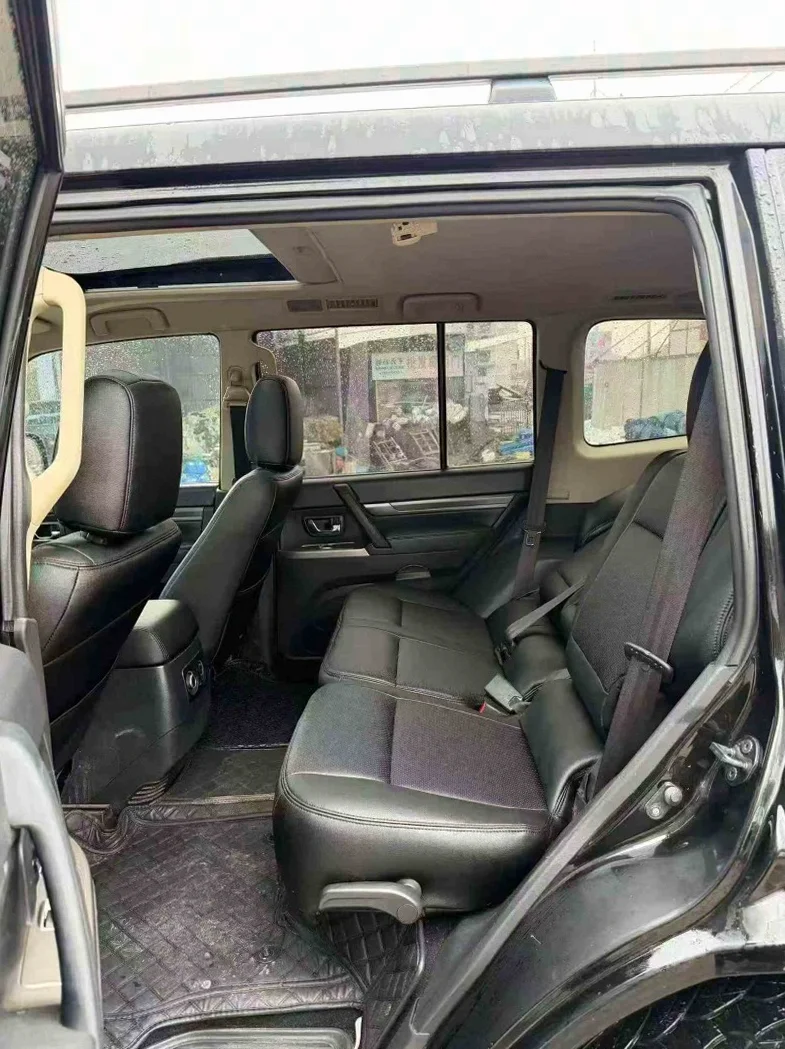 三菱帕杰罗 后面外观三