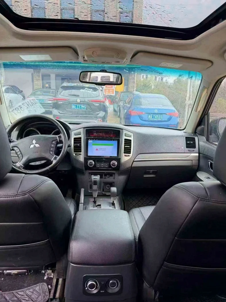 三菱帕杰罗 后面外观一