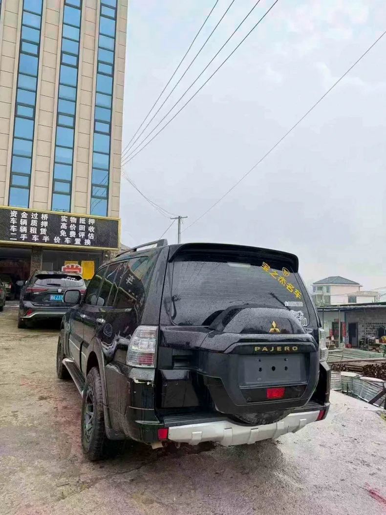 三菱帕杰罗 内饰后排