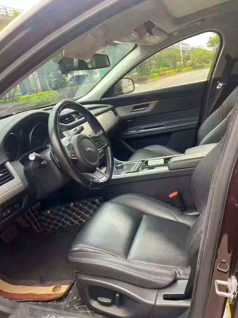 捷豹XFL 后面外观一