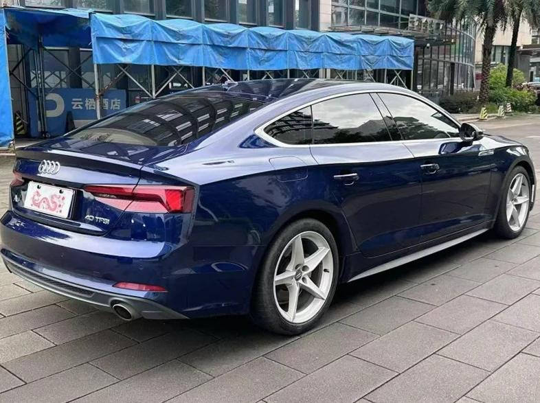 奥迪A5 内饰前排