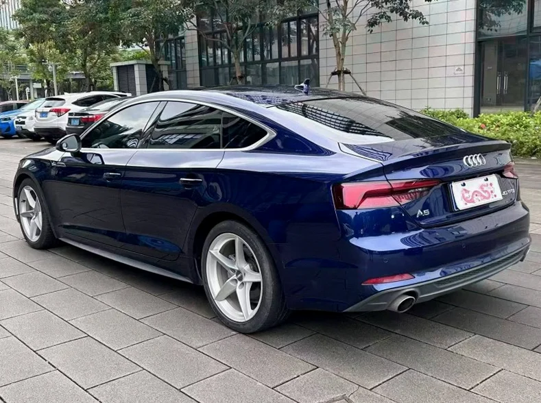 奥迪A5 内饰后排