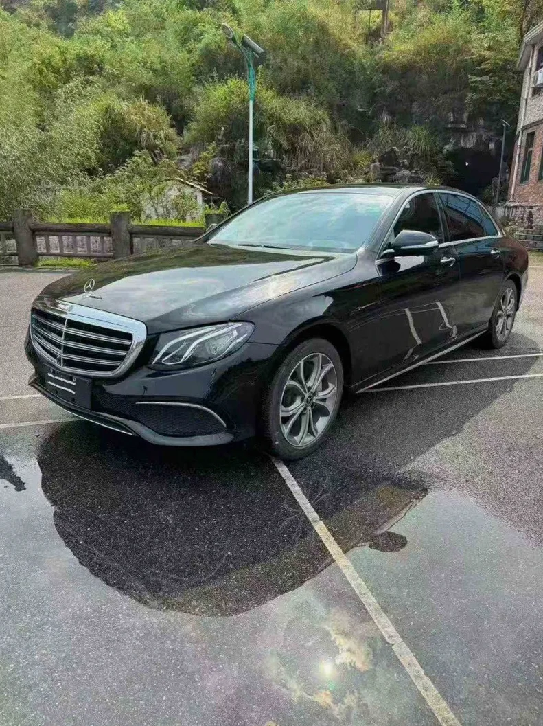 奔驰E 正面外观二