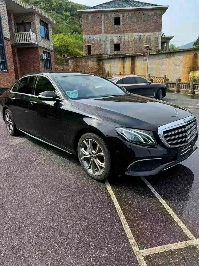 奔驰E 正面外观三