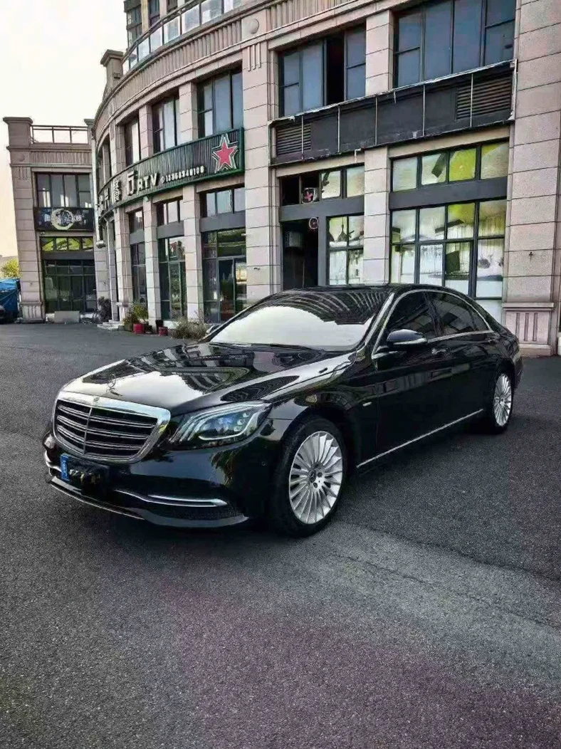 奔驰S 正面外观二