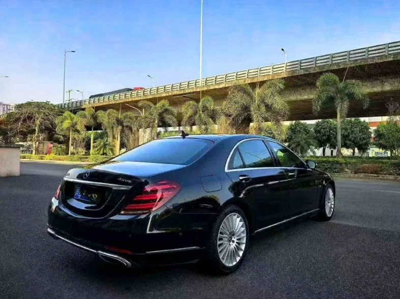 奔驰S 内饰前排