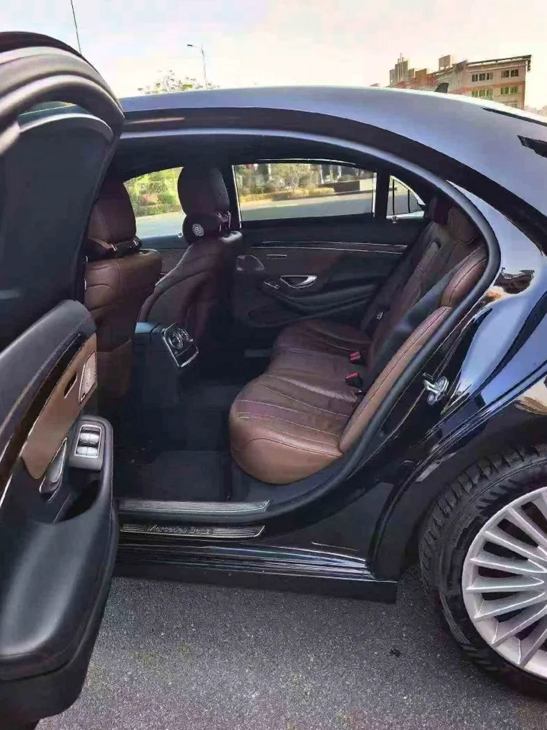 奔驰S 后面外观二