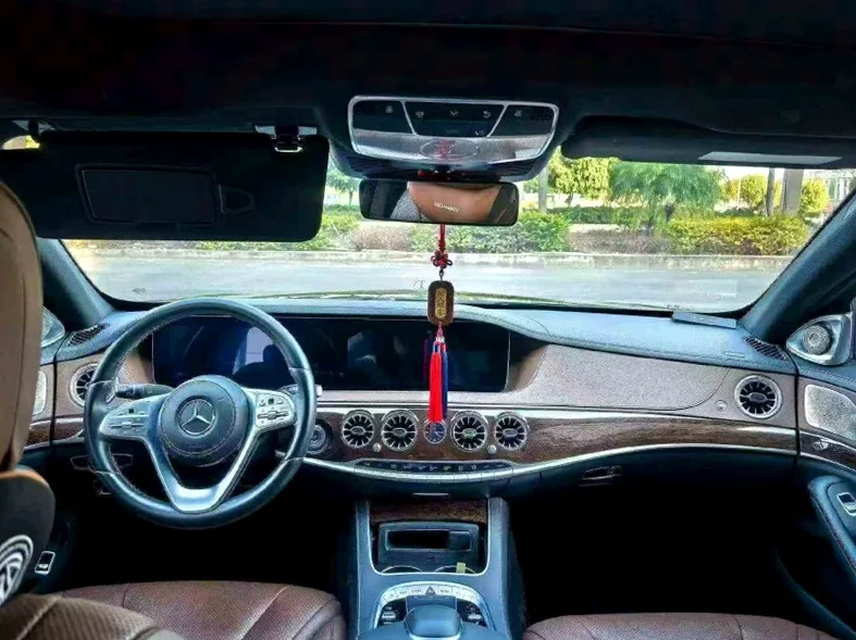 奔驰S 后面外观三