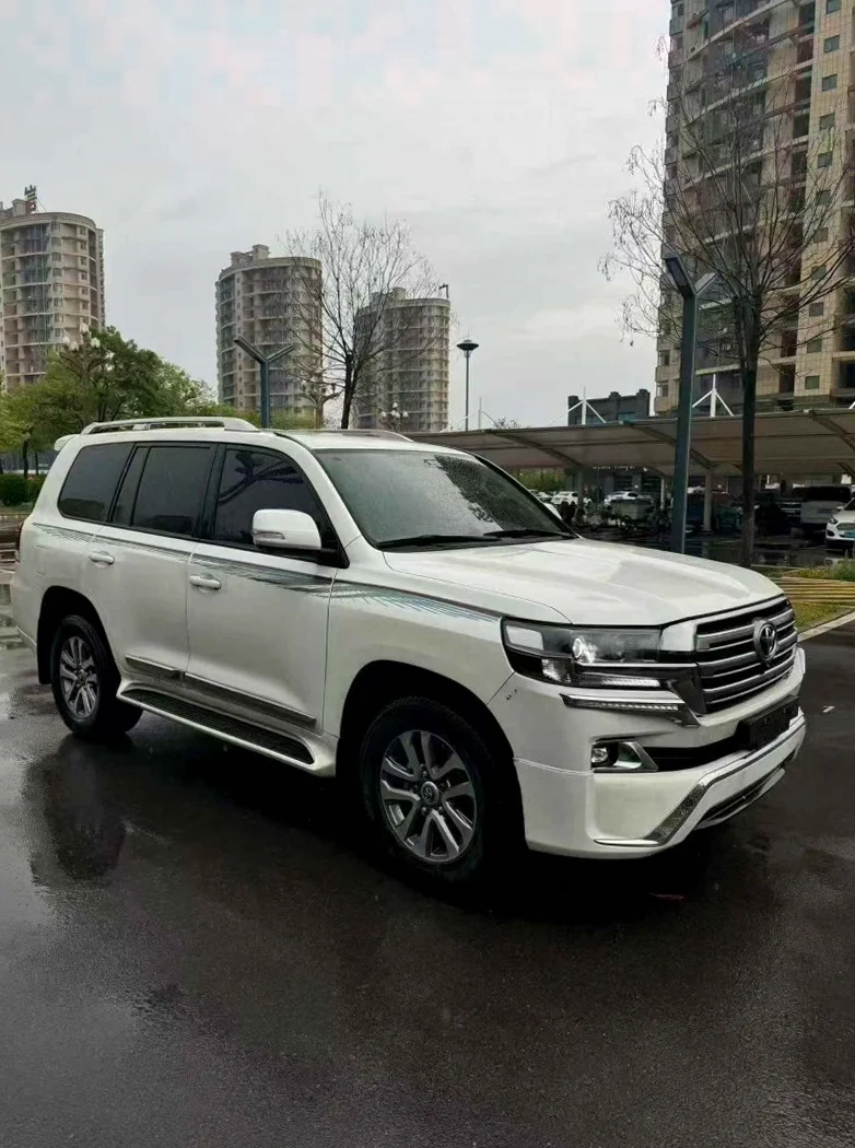 丰田兰德酷路泽 正面外观三