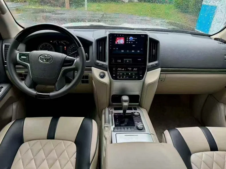 丰田兰德酷路泽 后面外观二