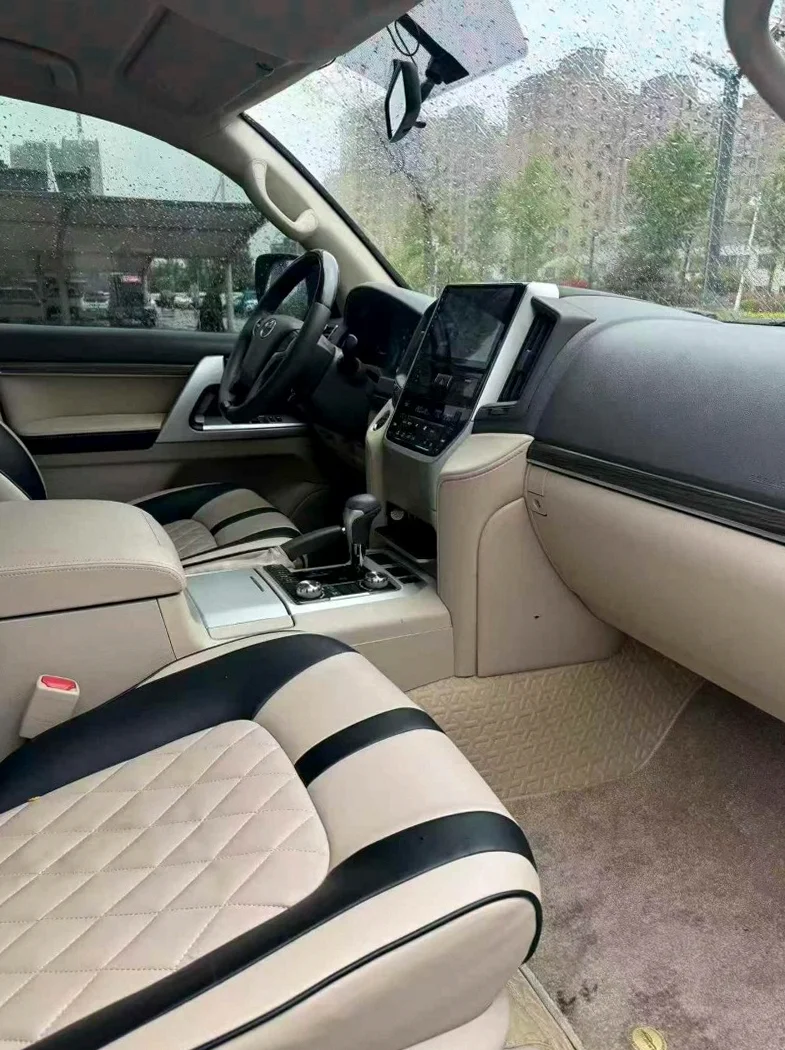 丰田兰德酷路泽 后面外观三