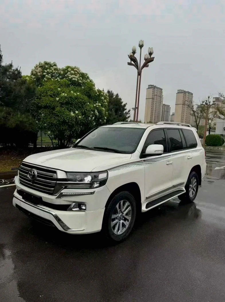 丰田兰德酷路泽 正面外观二