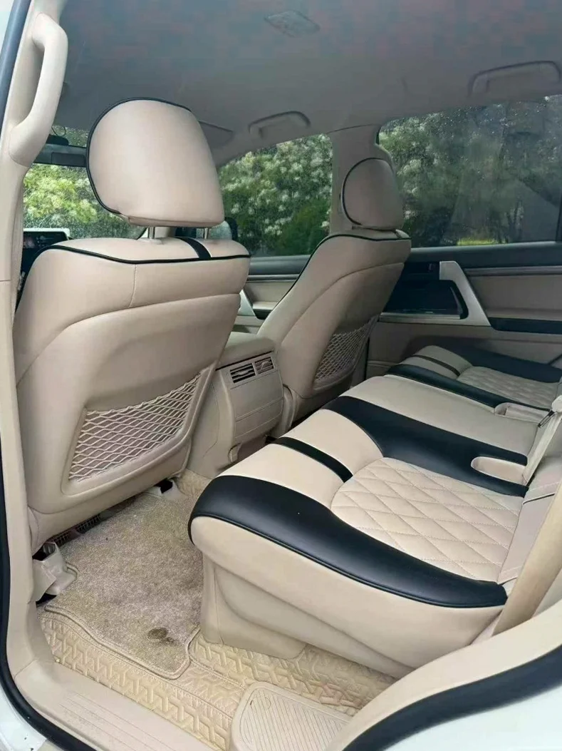 丰田兰德酷路泽 后面外观一